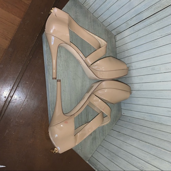 Michael Kors Beige Patent Stilettos Size 9.5M - Picture 6 of 9